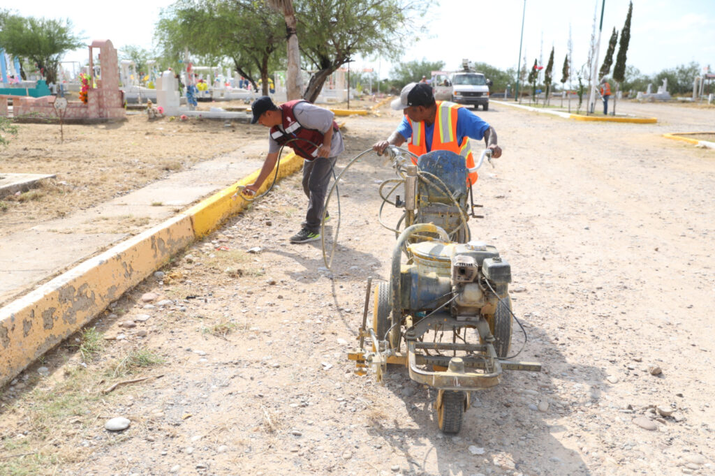 Reporta Gobierno de Nuevo Laredo panteones limpios y fumigados para recibir a visitantes el Día de Muertos