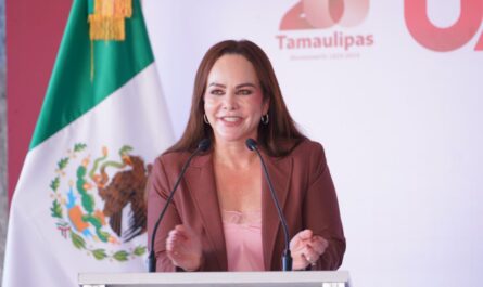 Liberan tráfico de autopista Monterrey-Nuevo Laredo; Cumple alcaldesa Carmen Lilia Canturosas con transportistas