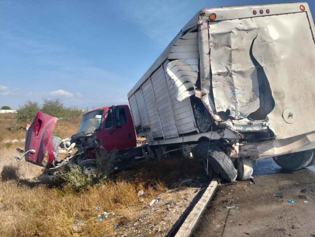 Choque entre tráileres cerca de Tula deja a un operador lesionado