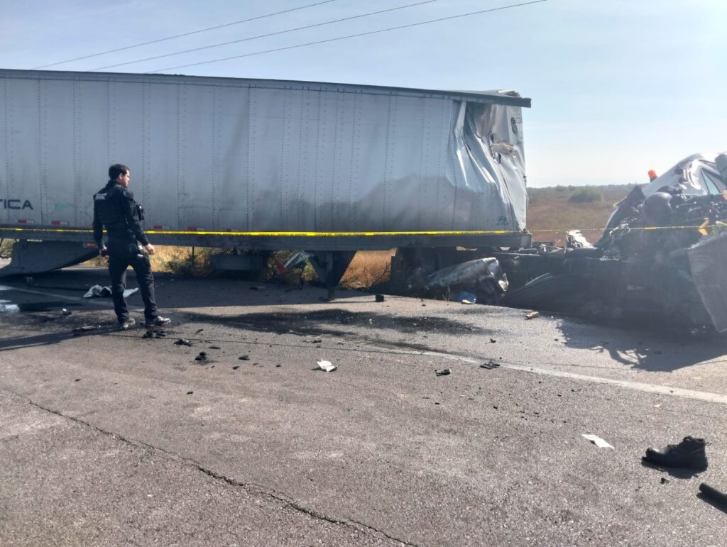 Choque entre tráileres cerca de Tula deja a un operador lesionado