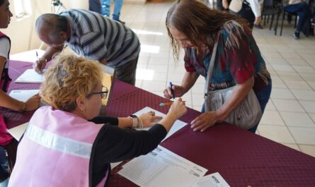 DIF Nuevo Laredo entrega estímulo económico a los adultos mayores del programa de Educación Vial