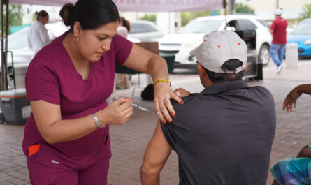 Vacuna Gobierno de Nuevo Laredo a más de mil 800 ciudadanos contra influenza y covid; Anuncia alcaldesa nueva jornada drive thru