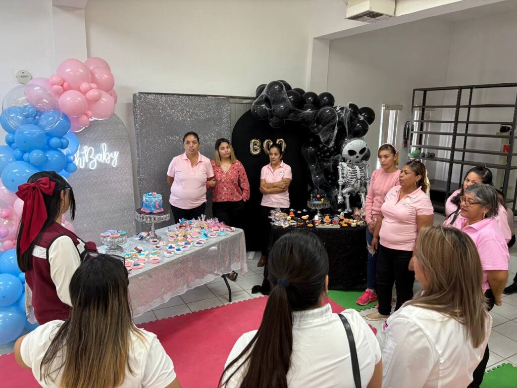 Exhibición de repostería y globoflexia en CEDIF Nuevo Laredo: Alumnas muestran su talento y progreso