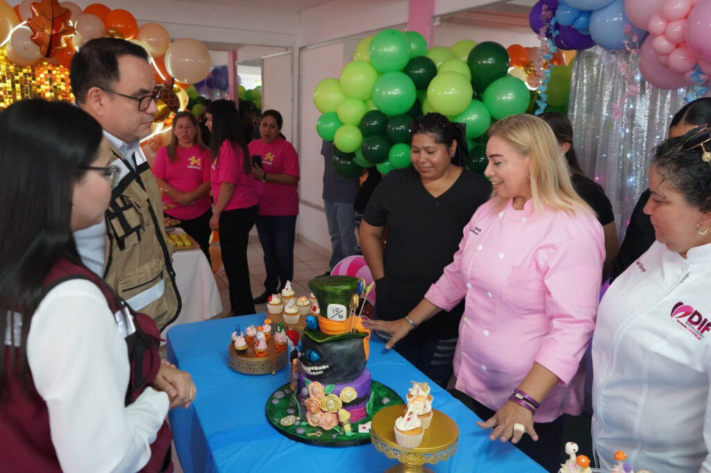 Exhibición de repostería y globoflexia en CEDIF Nuevo Laredo: Alumnas muestran su talento y progreso