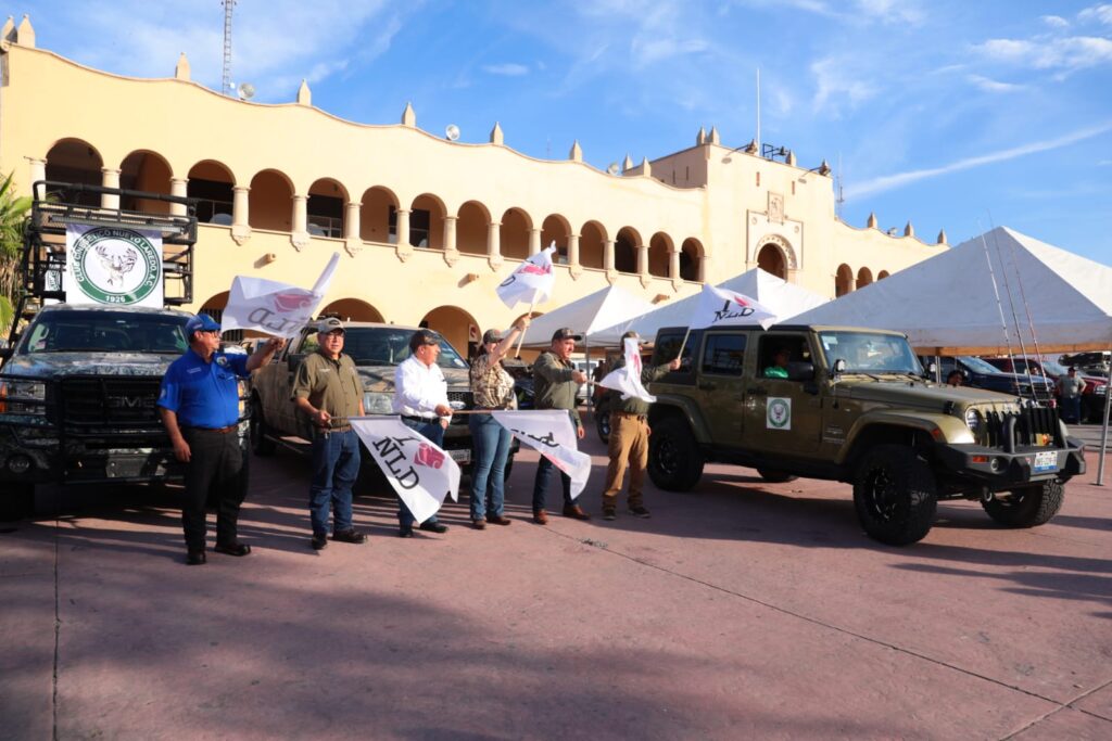 Desfilan cazadores y pescadores previo a la temporada cinegética 2024-2025 en Nuevo Laredo