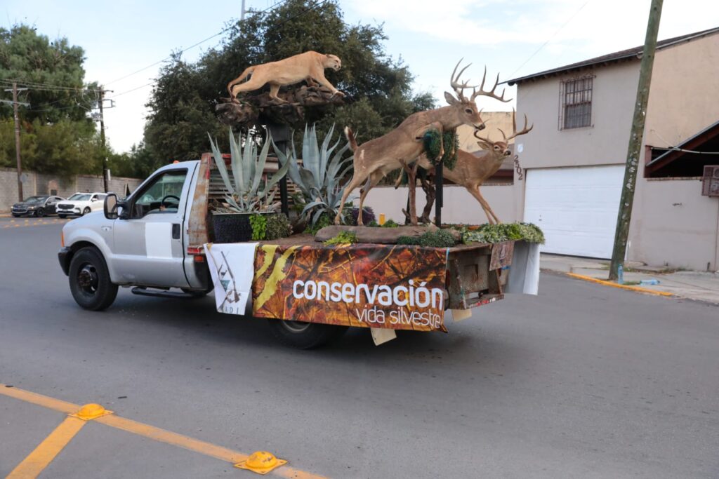 Desfilan cazadores y pescadores previo a la temporada cinegética 2024-2025 en Nuevo Laredo