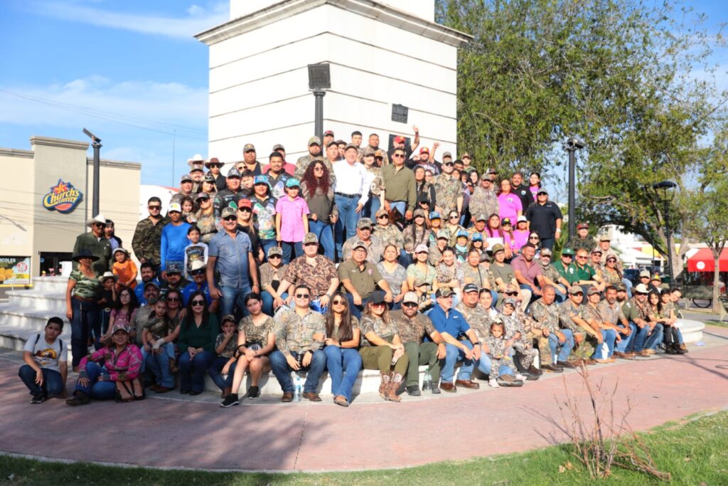 Desfilan cazadores y pescadores previo a la temporada cinegética 2024-2025 en Nuevo Laredo