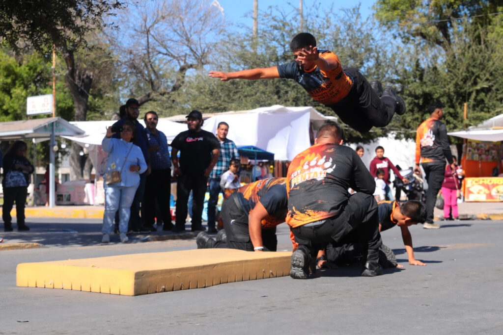 Celebra Nuevo Laredo 114 Aniversario de la Revolución con uno de los desfiles más numerosos