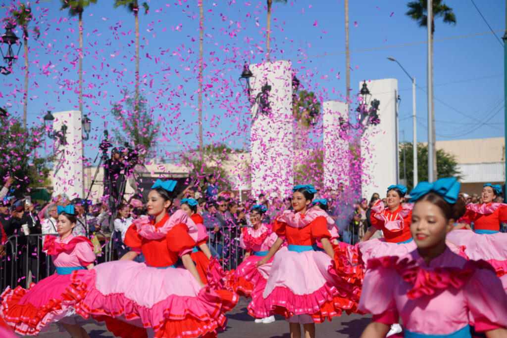 Celebra Nuevo Laredo 114 Aniversario de la Revolución con uno de los desfiles más numerosos