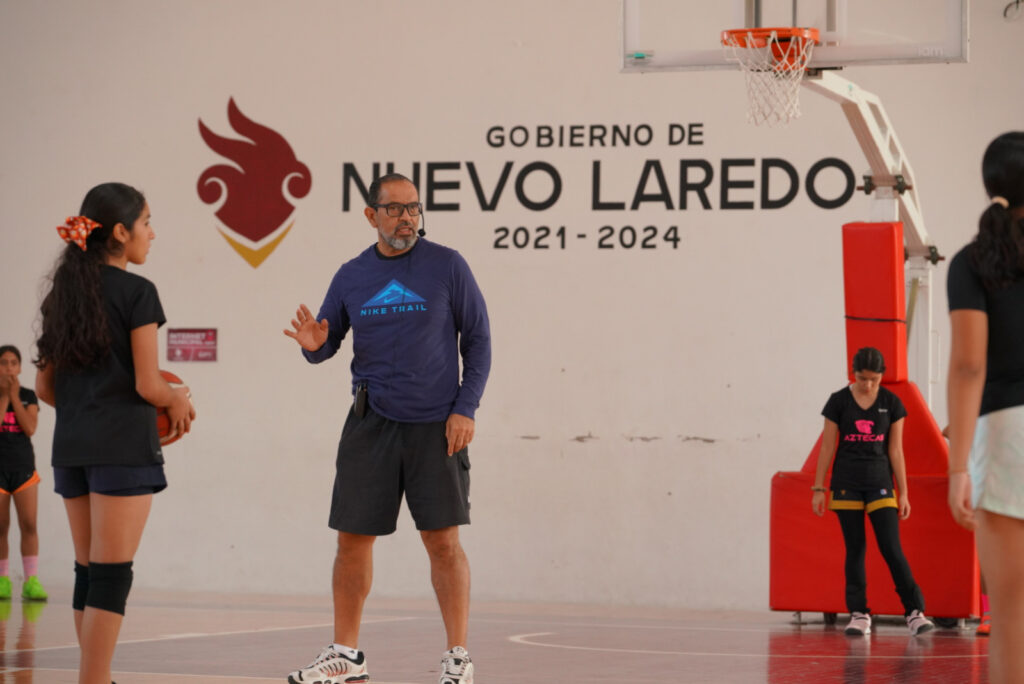 Gobierno de Nuevo Laredo impulsa el deporte con exitosa “Clínica de Básquetbol para Entrenadores”