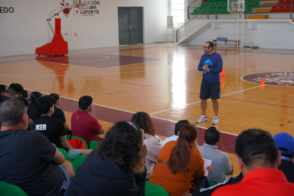 Gobierno de Nuevo Laredo impulsa el deporte con exitosa “Clínica de Básquetbol para Entrenadores”