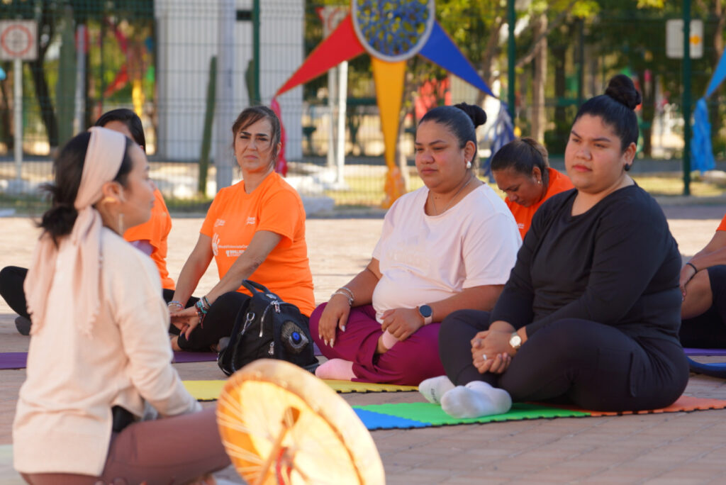 Inicia INMUJER Nuevo Laredo Cartelera Naranja con encuentro de yoga y círculo de confianza