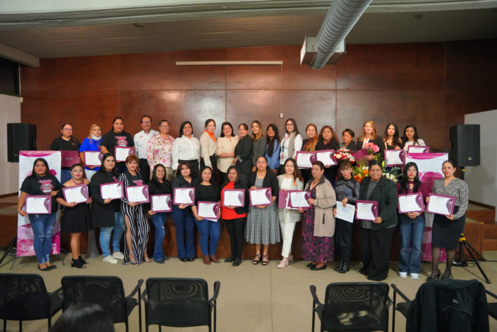 Reconoce Gobierno de Nuevo Laredo a 21 mujeres beneficiadas por programas de INMUJER