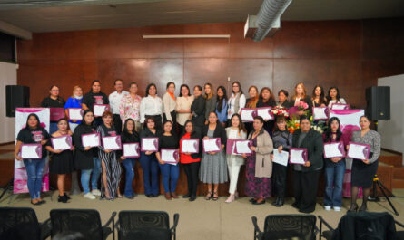 Reconoce Gobierno de Nuevo Laredo a 21 mujeres beneficiadas por programas de INMUJER