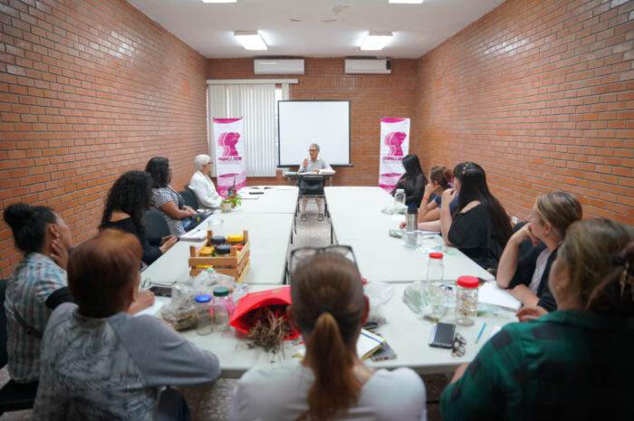 Conocen secretos ancestrales de las plantas en taller de herbolaria impulsado por INMUJER Nuevo Laredo