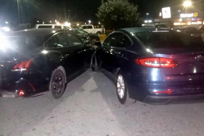Colisión en estacionamiento de complejo comercial en Nuevo Laredo