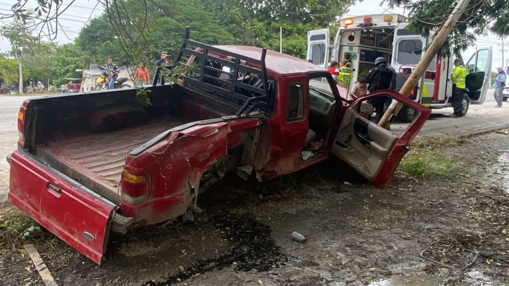 Choque en carretera nacional deja tres heridos, incluido un menor