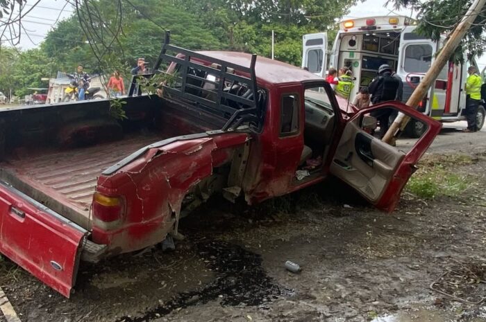 Choque en carretera nacional deja tres heridos, incluido un menor