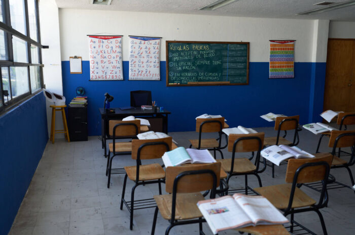 Regularizan adeudos de escuelas en Altamira con la CFE