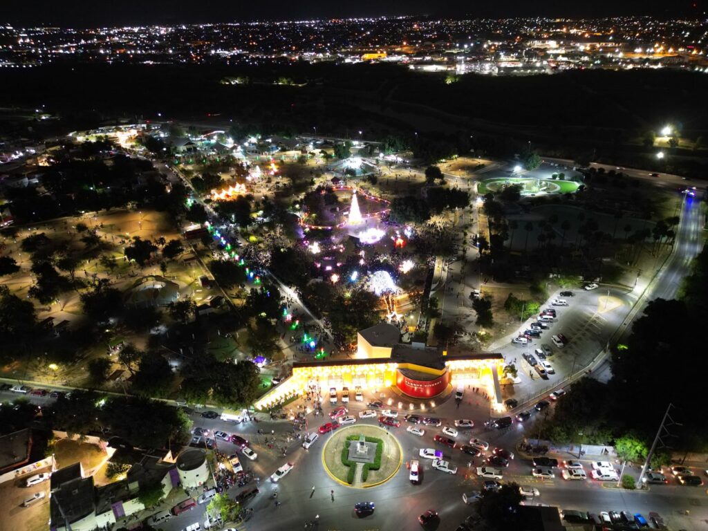 Encienden alcaldesa Carmen Lilia Canturosas junto a cientos familias árbol de navidad en el Viveros Mágico Encienden alcaldesa Carmen Lilia Canturosas junto a cientos familias árbol de navidad en el Viveros Mágico