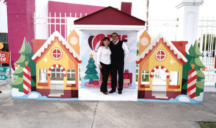 DIF Nuevo Laredo invita a las familias a crear recuerdos navideños inolvidables en cabina de fotos