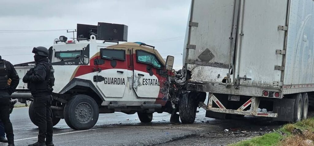 Patrulla blindada de la Guardia Estatal choca en la Monterrey-Nuevo Laredo