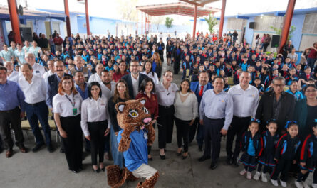 Carmen Lilia Canturosas da inicio a campaña de vacunación contra el VPH; Nuevo Laredo, único municipio en ofrecer este beneficio gratuito