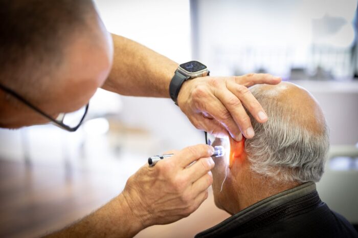 Entregan DIF Tamaulipas y Hearing Aids for Latin America 200 aparatos auditivos