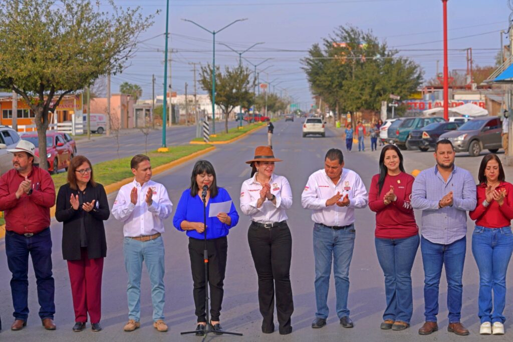 Carmen Lilia Canturosas entrega 6 obras al sur de Nuevo Laredo