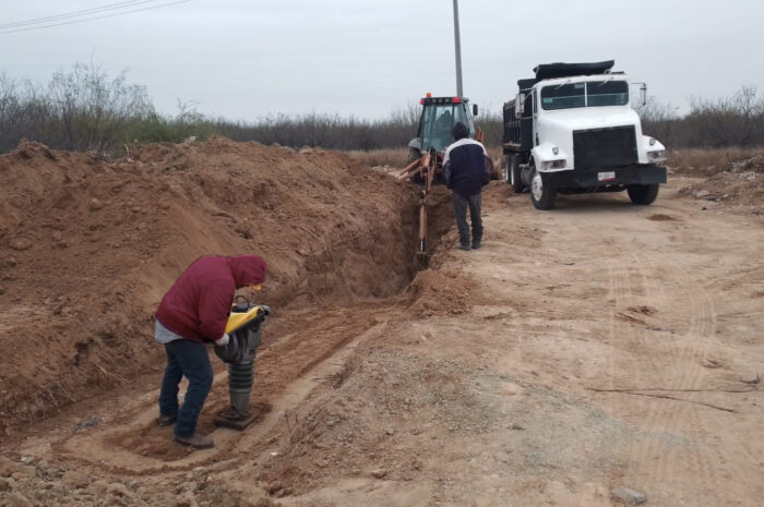 Trabaja COMAPA Nuevo Laredo en rehabilitación del Subcolector Zeus en el poniente de la ciudad
