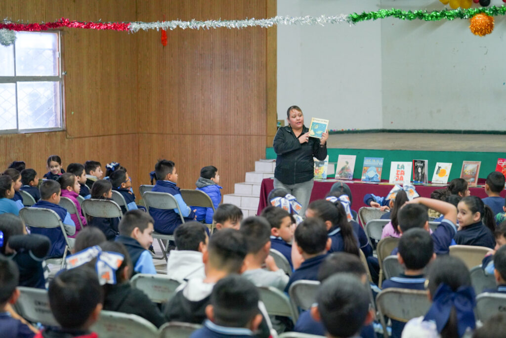 Biblioteca Itinerante del Gobierno de Nuevo Laredo llega a la escuela primaria “Cosme Pérez” Biblioteca Itinerante del Gobierno de Nuevo Laredo llega a la escuela primaria “Cosme Pérez”