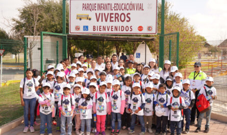 Aprenden niños de primaria sobre reglas de tránsito en recorrido por parque vial de Nuevo Laredo