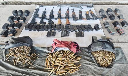 Ejército asegura arsenal y droga en operativos en Tamaulipas
