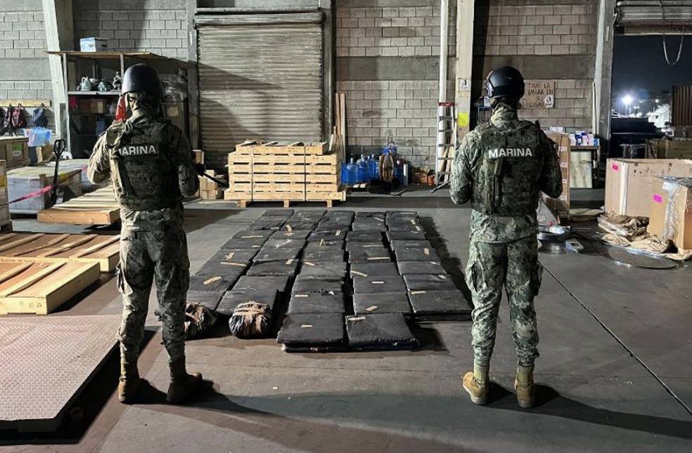 Marina incauta 320 kilos de marihuana en Altamira; Ejército asegura vehículo blindado en Valle Hermoso