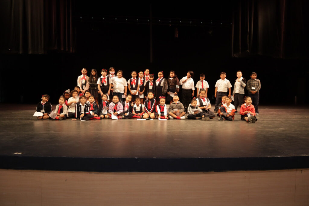 Estudiantes de la primaria Venustiano Carranza de Nuevo Laredo disfrutan del arte en un recorrido por el Centro Cultural