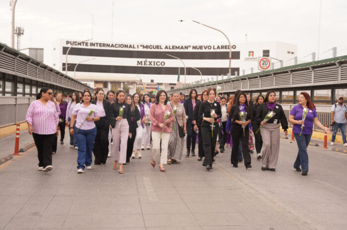 Mujeres de Nuevo Laredo y Laredo, Texas marchan unidas en el marco del 8 de marzo