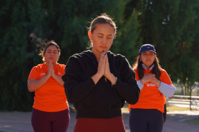 Invita IMJUVE Nuevo Laredo a sesión gratuita de yoga para mujeres en la Casa de la Cultura Viveros