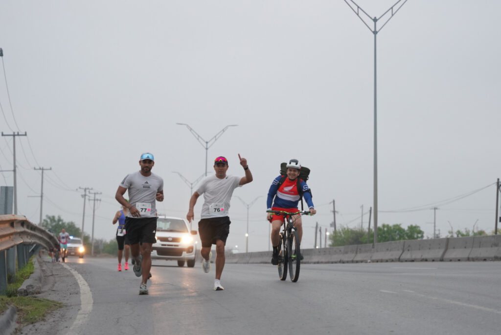 Corredores de la región disfrutan de Maratón Binacional Dos Laredos 2025
