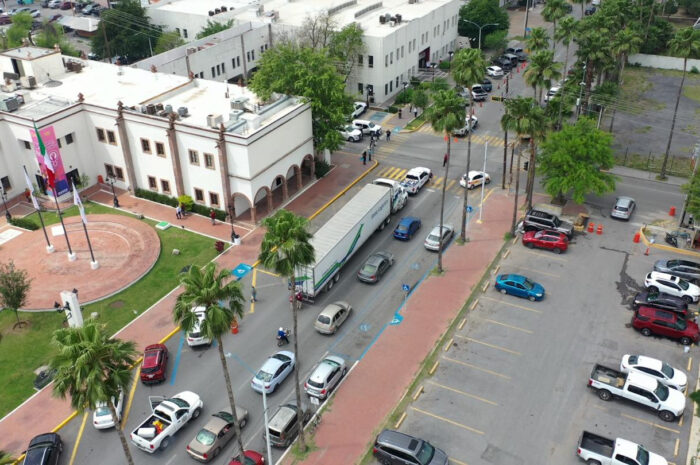 Sale tráiler de Nuevo Laredo con toneladas de ayuda para Reynosa