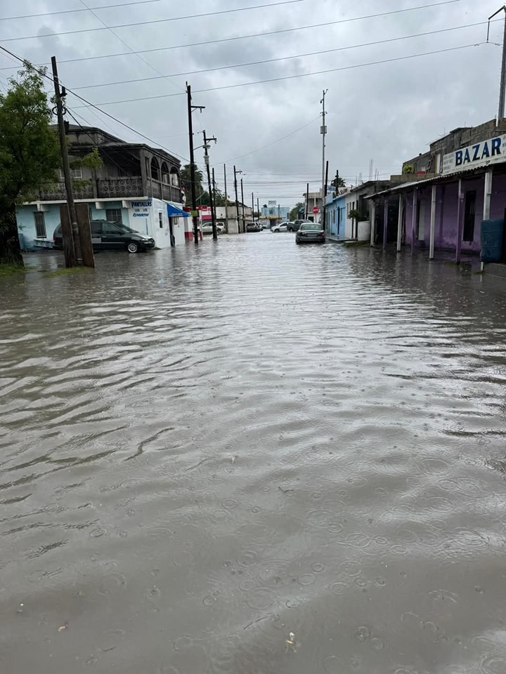 Intensas lluvias dejan calles anegadas en Matamoros Intensas lluvias dejan calles anegadas en Matamoros