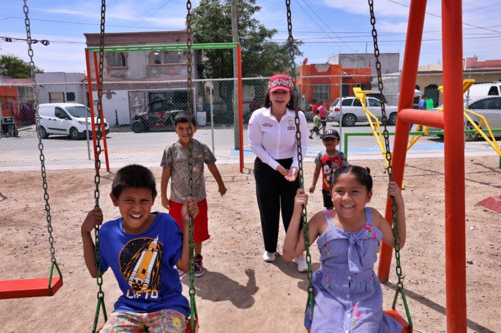 Presidenta municipal Carmen Lilia Canturosas entrega rehabilitación de plaza en la colonia Villas de San Miguel