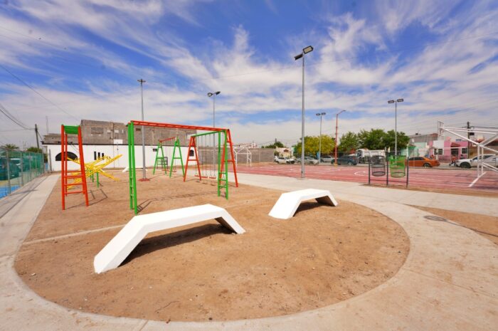 Presidenta municipal Carmen Lilia Canturosas entrega rehabilitación de plaza en la colonia Villas de San Miguel