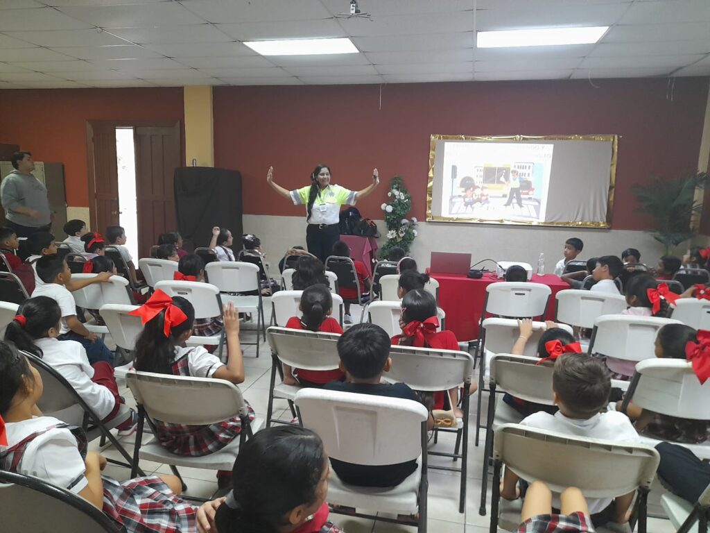 Promueven seguridad vial en la primaria Miguel Hidalgo y Costilla en Nuevo Laredo