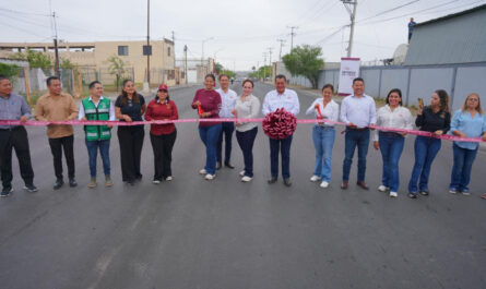 Avanza transformación de calles en colonia Francisco Villa; alcaldesa Carmen Lilia Canturosas da inicio e inaugura obras de recarpeteo