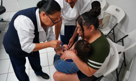 DIF Nuevo Laredo instala módulo de vacunación como parte de la Semana Nacional de Salud 2025