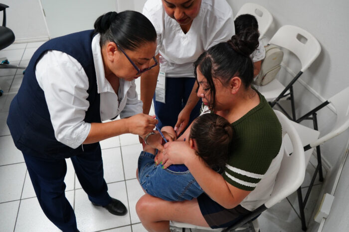 DIF Nuevo Laredo instala módulo de vacunación como parte de la Semana Nacional de Salud 2025