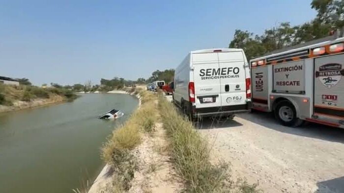Muere mujer al caer con su vehículo a un canal en Reynosa