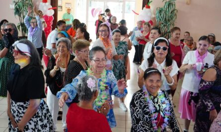 Celebran con alegría el Día de las Madres en la Casa Club del Adulto Mayor en Nuevo Laredo