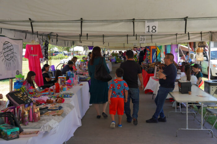 Responden ciudadanos a Bazar del Día de las Madres organizado por la Secretaría de Bienestar Social de Nuevo Laredo