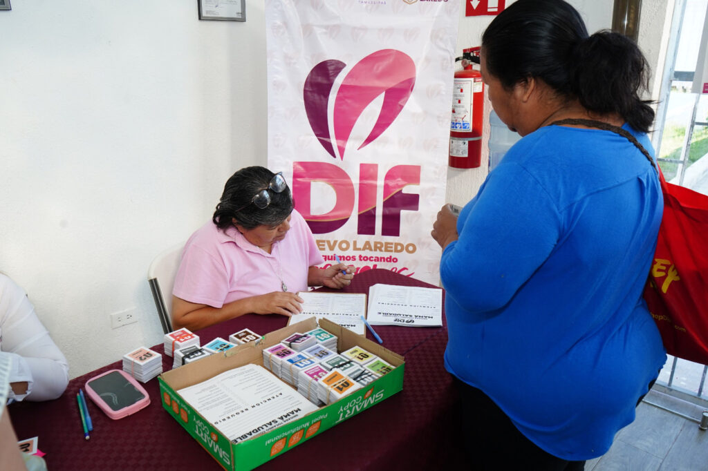 DIF Nuevo Laredo realiza brigada "Tocando Corazones: Mamá Saludable" en el marco del Día de las Madres DIF Nuevo Laredo realiza brigada "Tocando Corazones: Mamá Saludable" en el marco del Día de las Madres